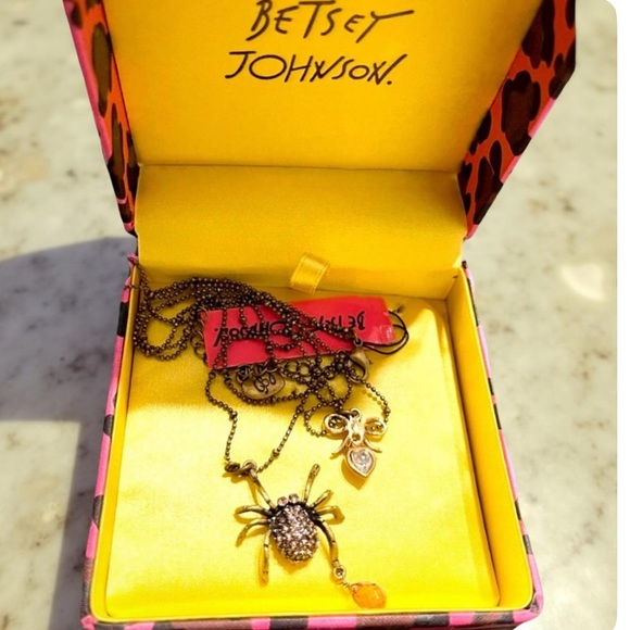 Betsy Johnson Spider jewelry Necklace I ❤️ SPIDERS - Crystal Heart & Spider NWT - Picture 5 of 13